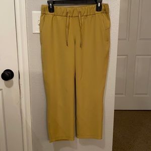 DISCONTINUED ON THE FLY WOVEN CROP 23”